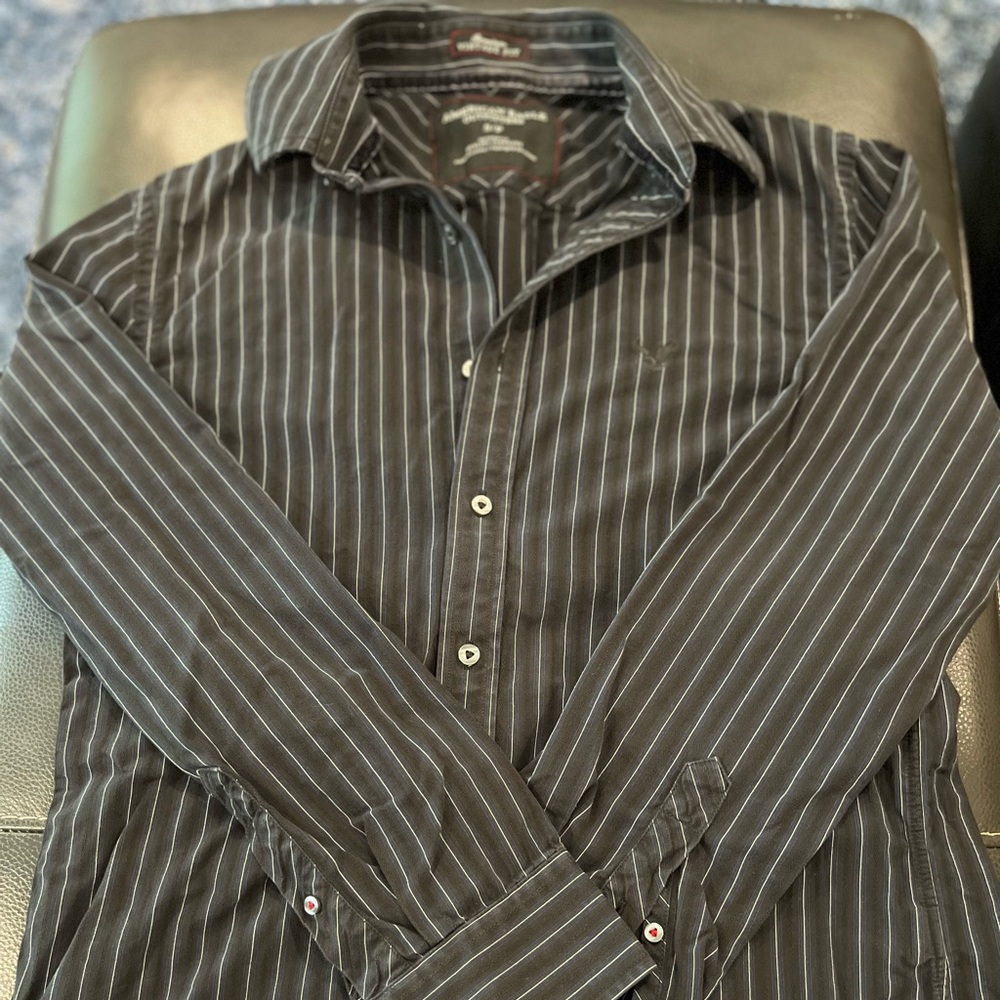 American Eagle men’s button up shirt